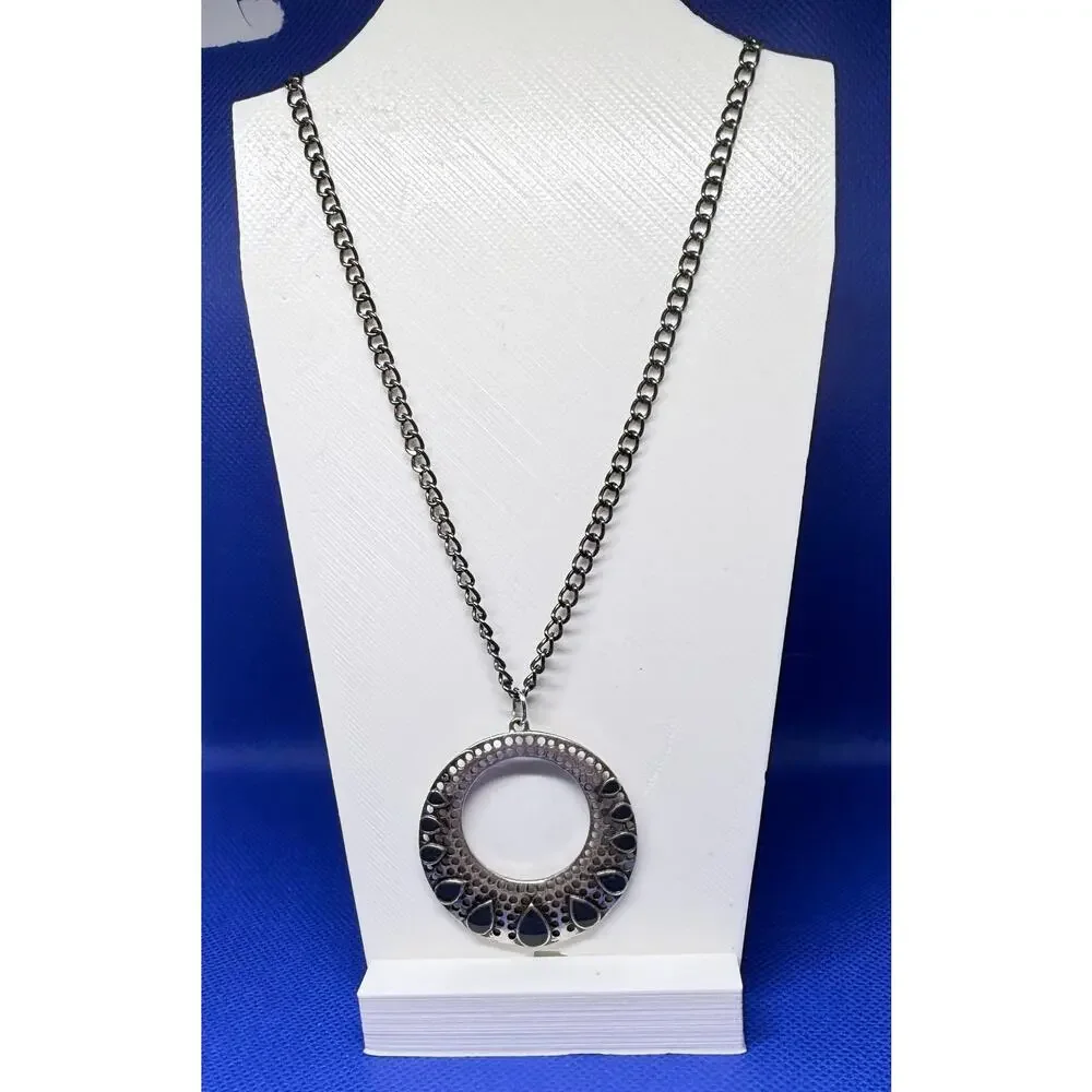 🧚🏻‍♀️ Handmade Vintage-Curated Blue Enamel Circle Pendant Necklace Silver Tone